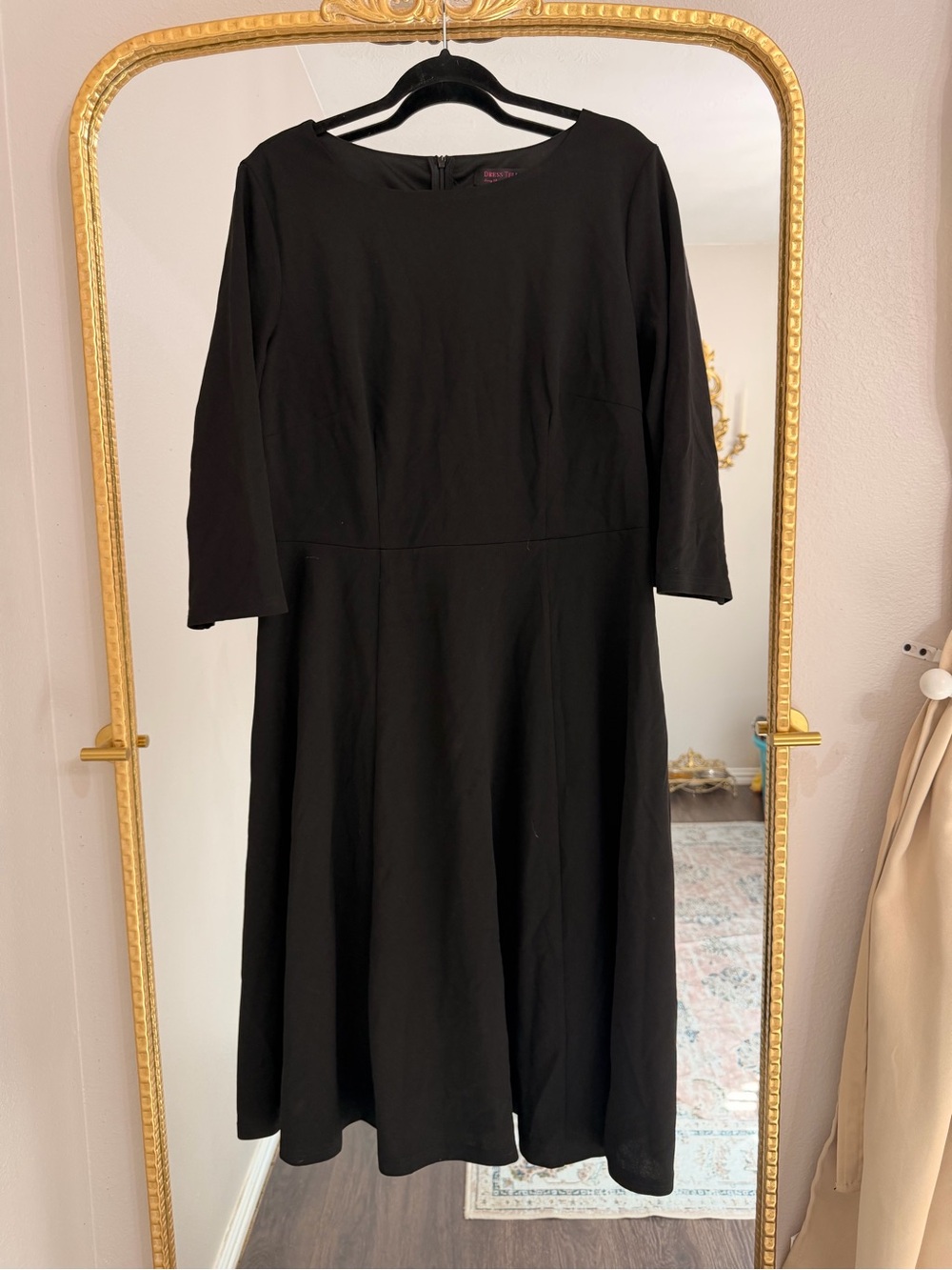 Elegant Black Midi Dress with Three-Quarter Sleeves